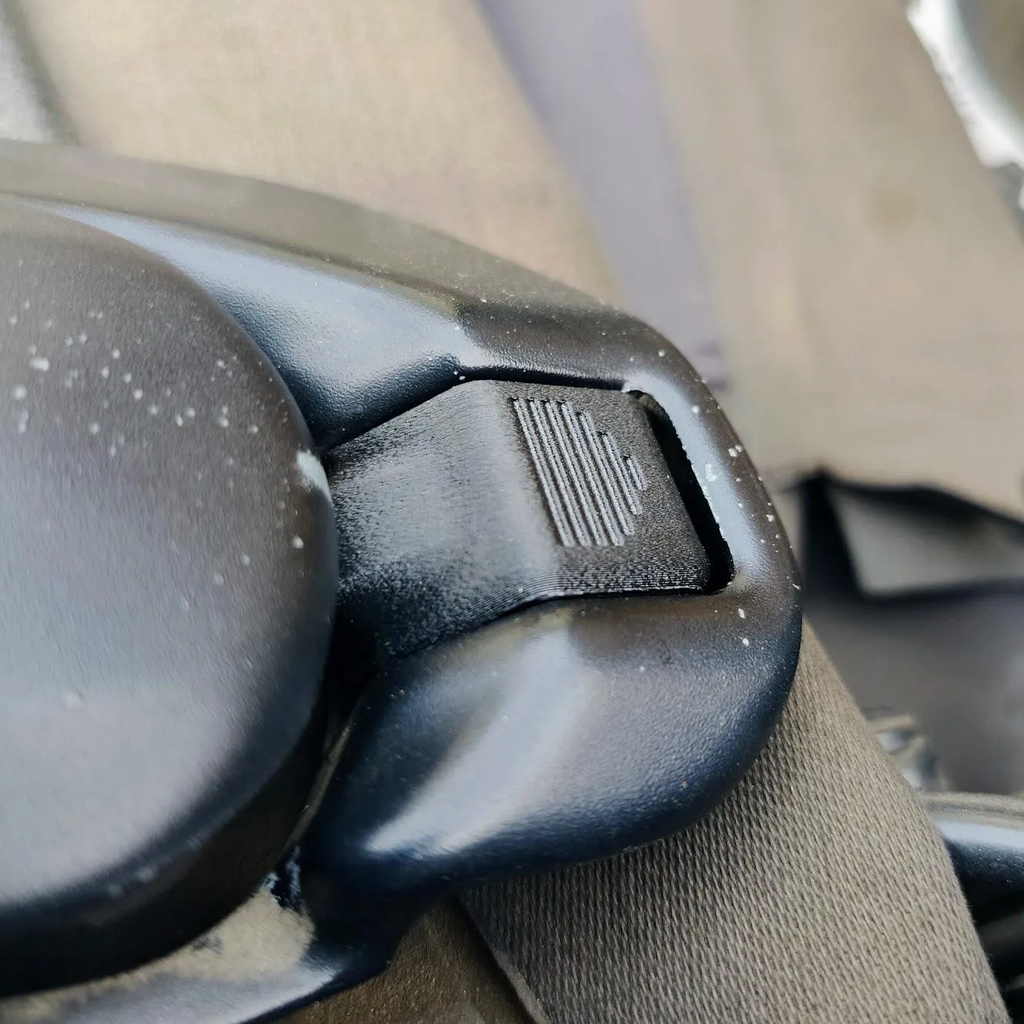 Mazda MX-5 NA & NB top latch lock replacement